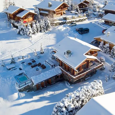 With Hot Tub And Stunning Views فيلة