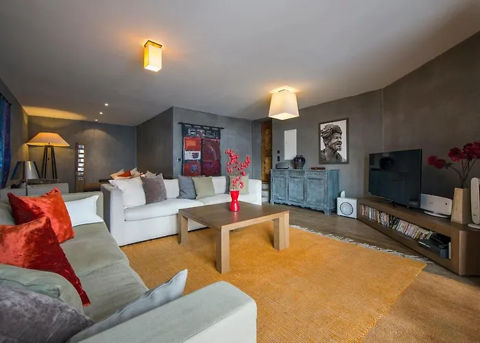 Вилла With Hot Tub And Stunning Views Бань