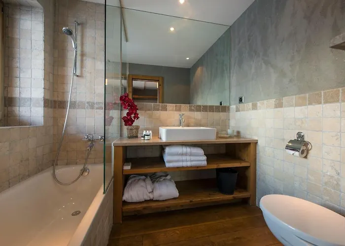 Вилла With Hot Tub And Stunning Views Бань