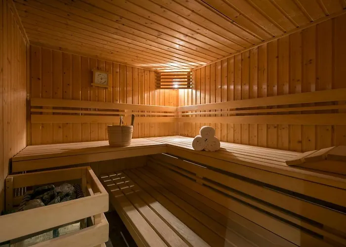 Вилла With Hot Tub And Stunning Views Бань